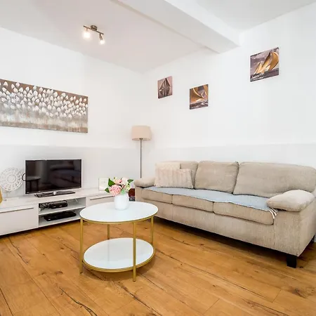 Nautica Apartment *