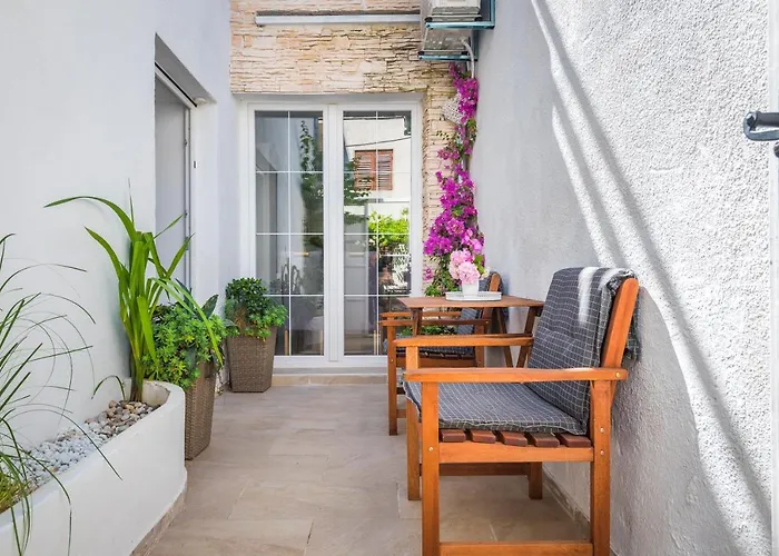 Nautica * Σίμπενικ